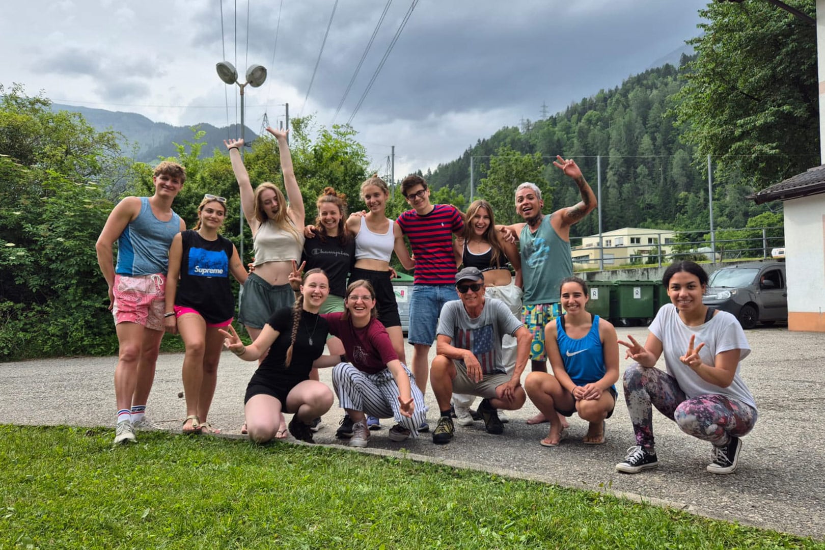 action-company-animateur-in-Sportanimateurinnen-für-unsere-Schulsportwochen-im-Mai-und-Juni